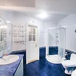 Apartment 4 х кімнатні біля вокзалу Lviv