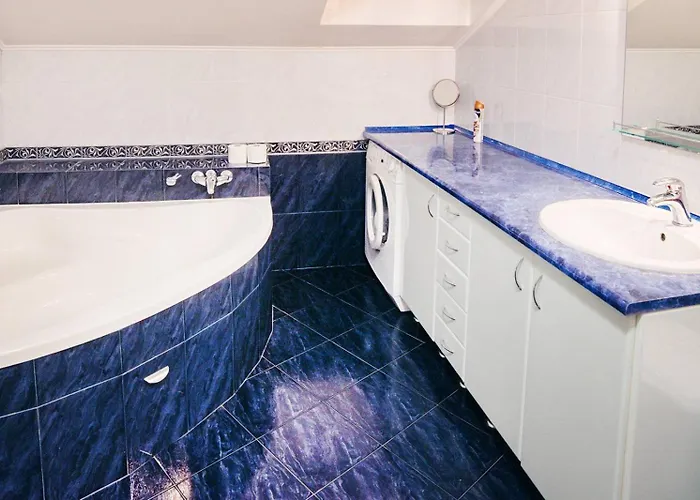 Apartament 4 х кімнатні біля вокзалу